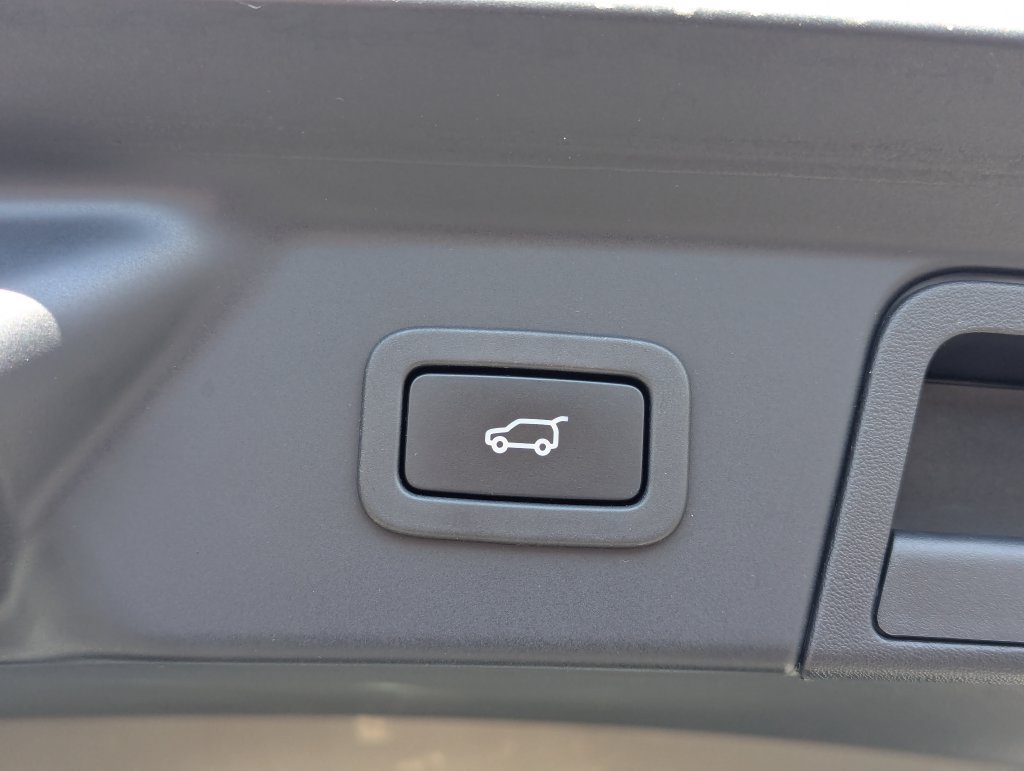 Used 2022 Land Rover Range Rover Velar R-Dynamic S AWD/4WD image 32