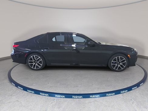 Used 2023 BMW 740i w/ Parking Assistance Package image 6