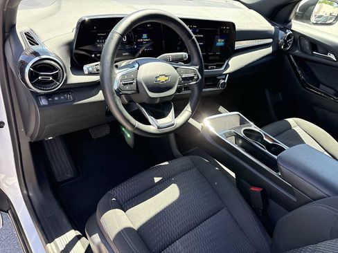 Used 2025 Chevrolet Equinox LT AWD/4WD image 10