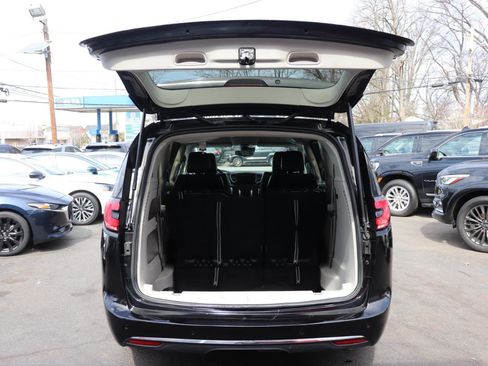 Used 2024 Chrysler Pacifica Touring-L image 54