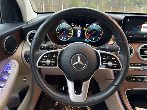 Used 2022 Mercedes-Benz GLC 300 4MATIC w/ Premium Package Lite image 19