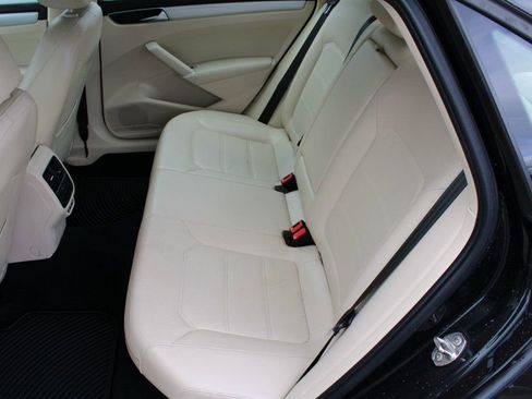 Used 2019 Volkswagen Passat 2.0T Wolfsburg w/ Wheels & Sunroof Package image 15