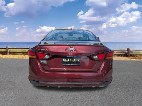 Used 2025 Nissan Altima 2.5 SV FWD image 7
