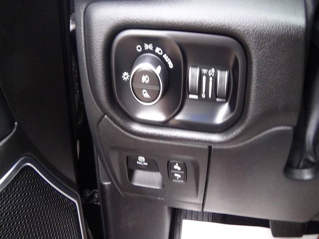Used 2025 RAM 1500 Laramie AWD/4WD image 20