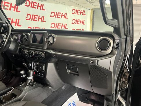 Used 2022 Jeep Gladiator Sport AWD/4WD image 13