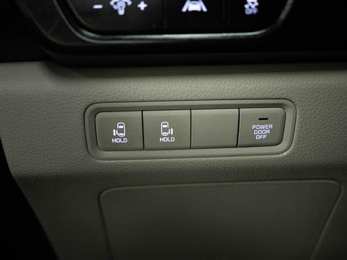 Used 2024 Kia Carnival LX image 31