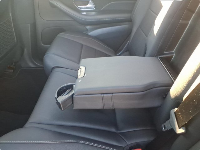 Used 2025 Mercedes-Benz GLS 450 4MATIC image 12