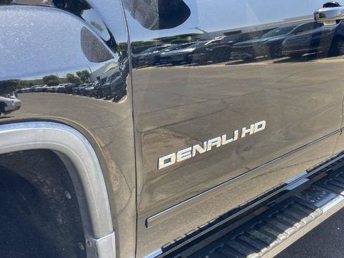 Used 2018 GMC Sierra 2500 Denali w/ Duramax Plus Package AWD/4WD image 27