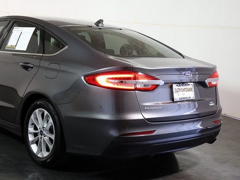 Used 2019 Ford Fusion SE FWD image 11