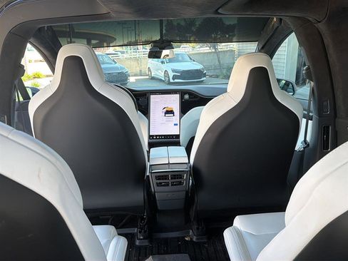 Used 2019 Tesla Model X 75D image 16