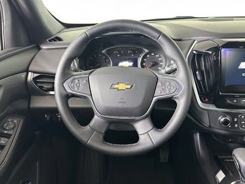 Used 2023 Chevrolet Traverse LT FWD image 11