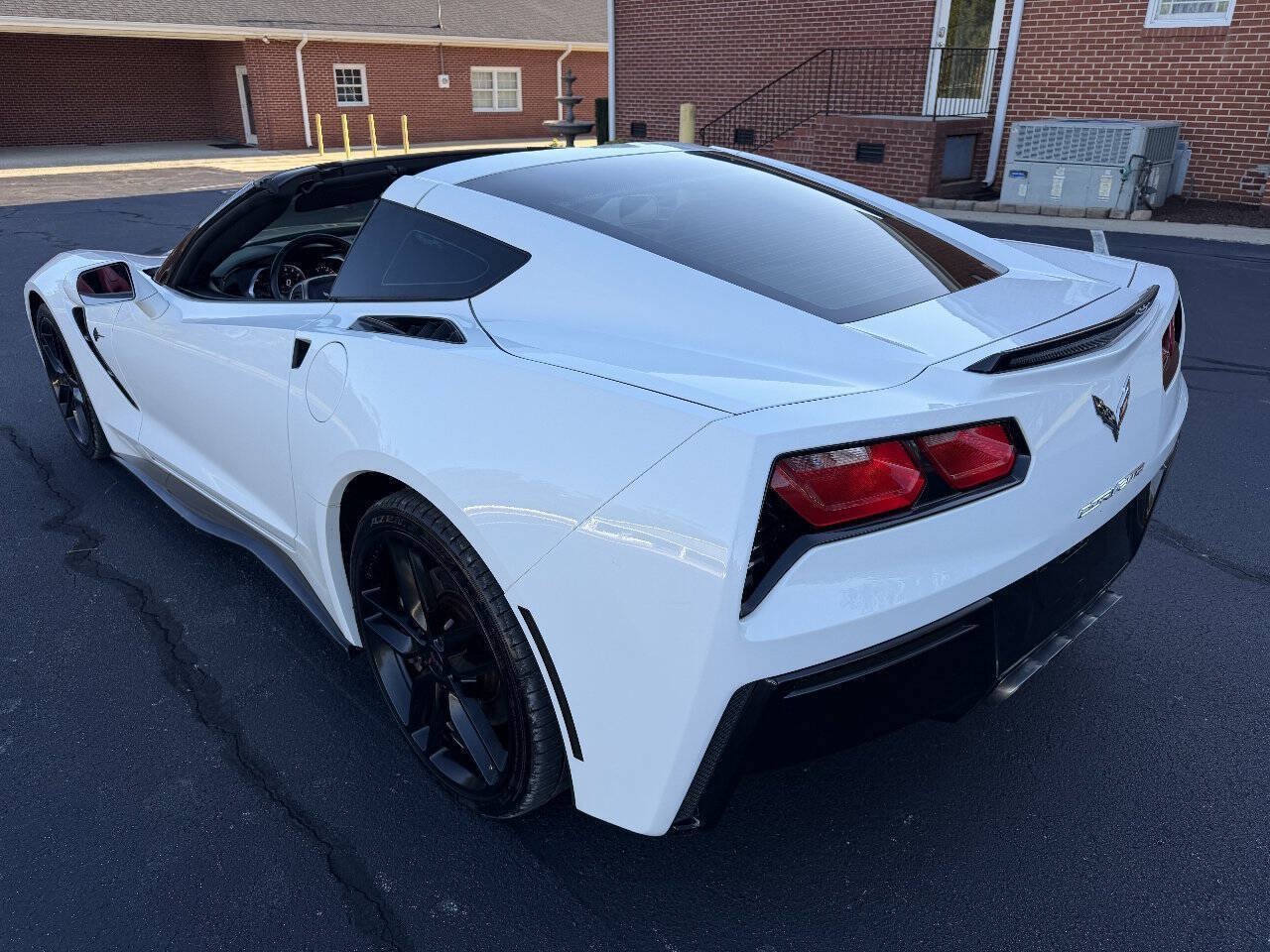 Used 2018 Chevrolet Corvette Stingray Coupe w/ 1LT RWD image 5