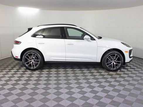 Used 2025 Porsche Macan image 9