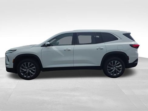 Used 2025 Buick Enclave Preferred AWD/4WD image 2