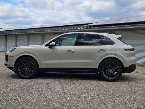 Certified 2024 Porsche Cayenne AWD/4WD image 2