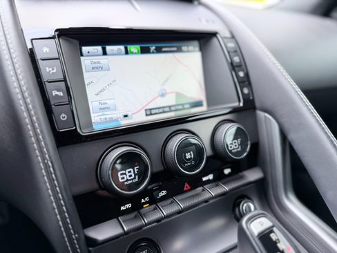 Used 2017 Jaguar F-TYPE R AWD/4WD image 21