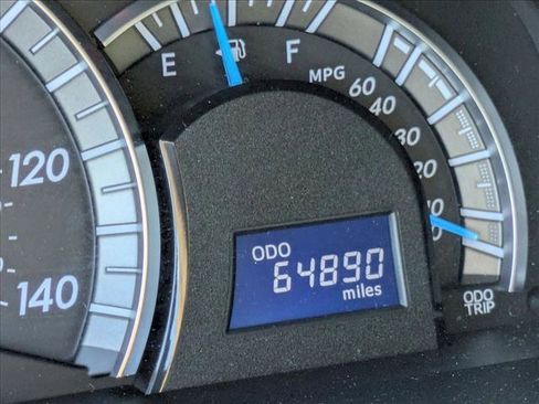Used 2012 Toyota Camry SE FWD image 9