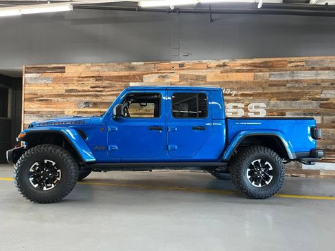 Used 2024 Jeep Gladiator Rubicon AWD/4WD image 5