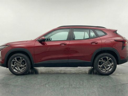 Used 2025 Chevrolet Trax LT w/ LT Convenience Package image 4