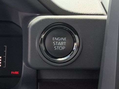 Used 2025 Toyota Tacoma SR5 AWD/4WD image 20