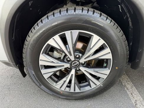 Used 2023 Nissan Rogue SV image 42