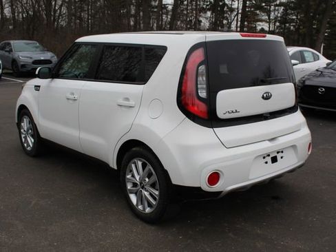 Used 2017 Kia Soul + image 6