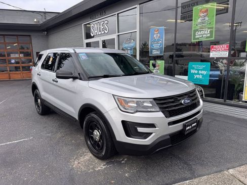 Used 2017 Ford Explorer Police Interceptor Utility image 3