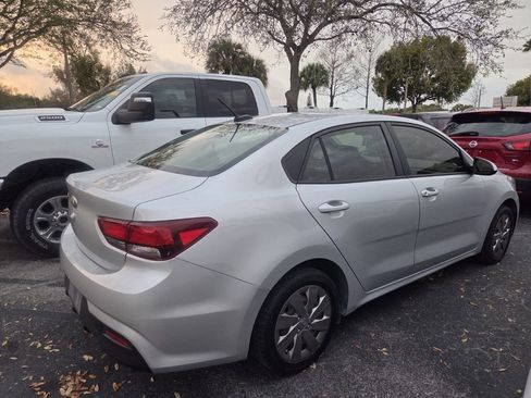 Used 2019 Kia Rio LX image 4