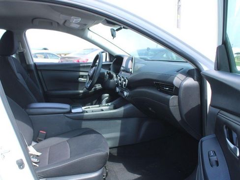 Used 2024 Nissan Sentra SV FWD image 12