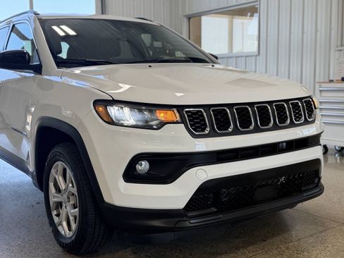 Used 2024 Jeep Compass Latitude AWD/4WD image 35