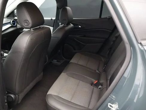 Used 2025 Chevrolet Trax LT FWD image 15