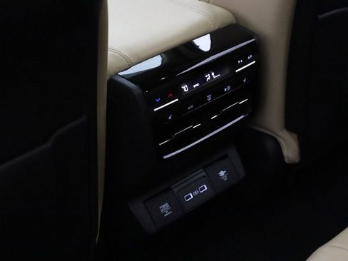 Used 2023 Acura MDX SH-AWD w/ Advance Package image 11