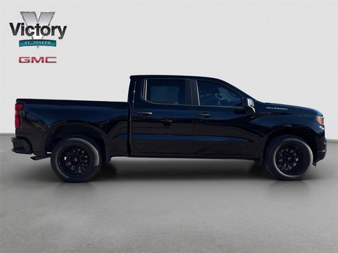Used 2023 Chevrolet Silverado 1500 Custom image 17