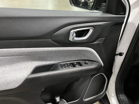 Certified 2025 Jeep Compass Latitude AWD/4WD image 16