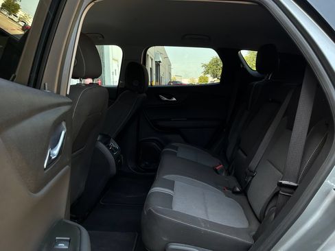 Used 2025 Chevrolet Blazer LT FWD image 12