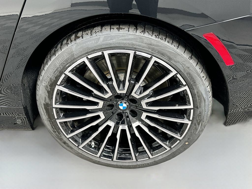 Used 2026 BMW 760i xDrive w/ Executive Package AWD/4WD image 23