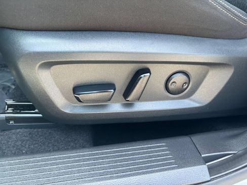 Used 2025 Nissan Rogue SV FWD image 21