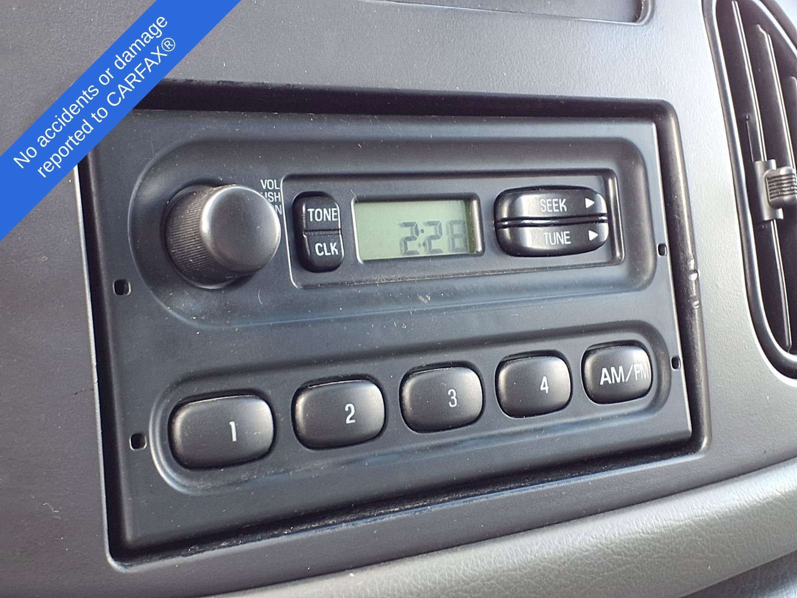 Used 2005 Ford E-150 and Econoline 150 RWD image 21