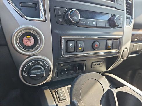Used 2019 Nissan Titan SV w/ SV Convenience Package image 20
