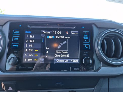 Used 2019 Toyota Tacoma TRD Off-Road AWD/4WD image 29