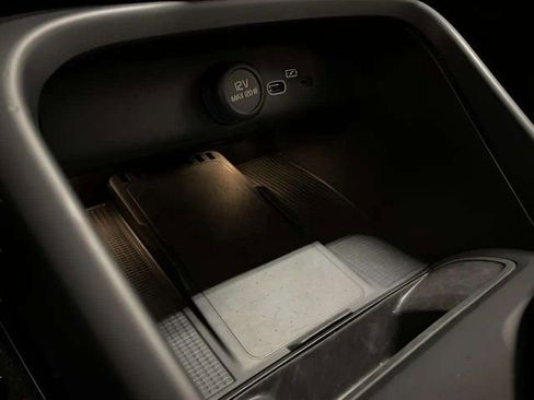 Used 2025 Volvo XC40 B5 Core image 18