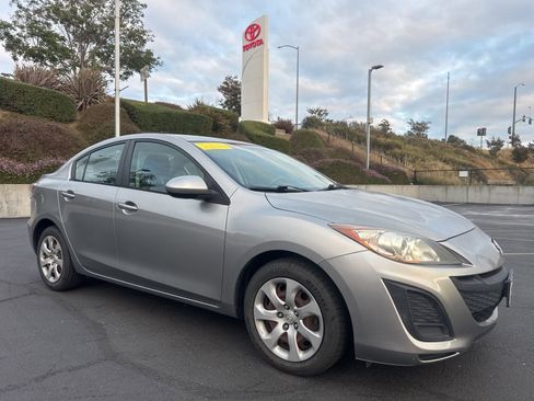 Used 2011 MAZDA MAZDA3 i Sport FWD image 1
