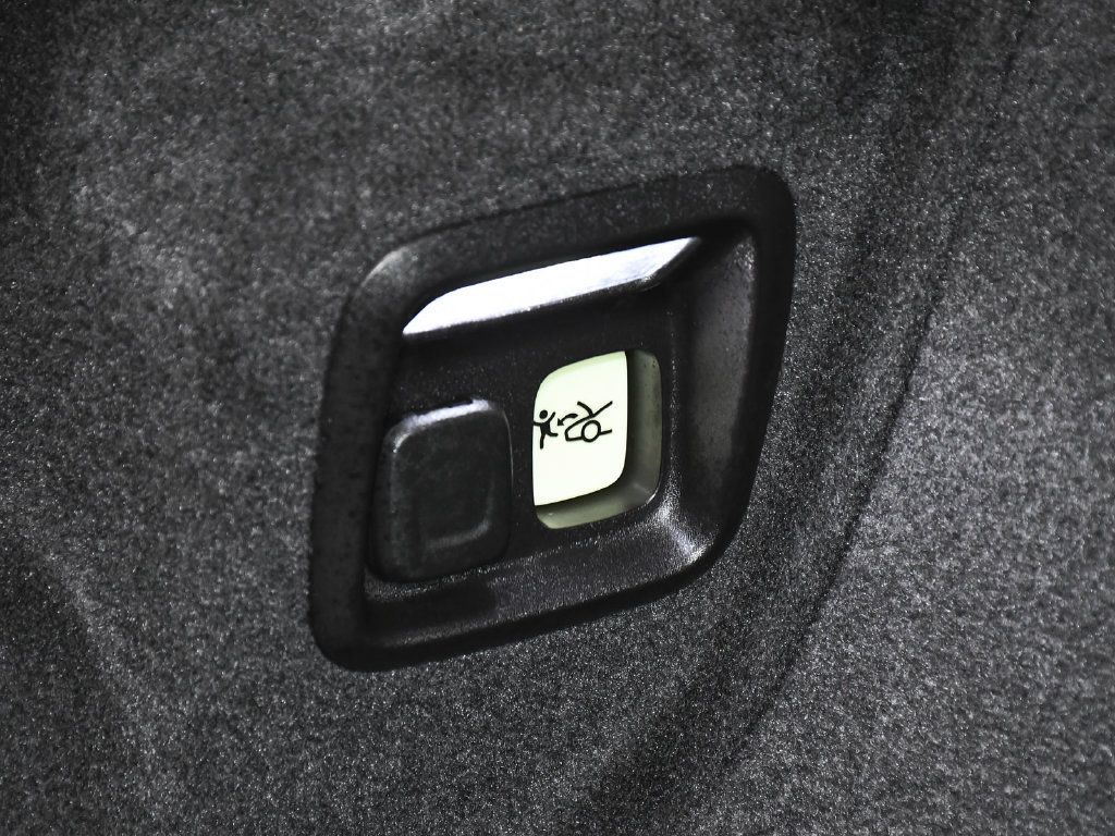 Used 2024 Chevrolet Corvette Stingray Premium Conv w/ Z51 Performance Package RWD image 64