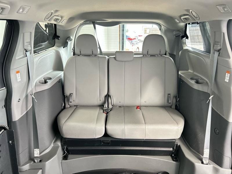 Used 2020 Toyota Sienna XLE w/ XLE Navigation Package FWD image 24