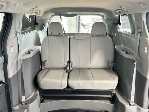 Used 2020 Toyota Sienna XLE w/ XLE Navigation Package image 24