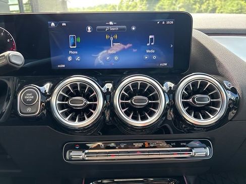 Used 2025 Mercedes-Benz GLA 250 4MATIC image 34