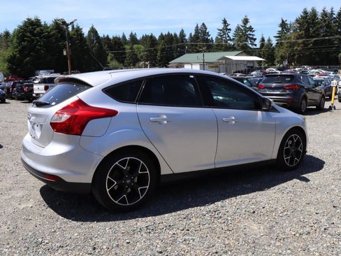 Used 2014 Ford Focus SE w/ Equipment Group 201A FWD image 4