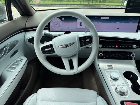 Certified 2026 Genesis GV70 2.5T Advanced AWD/4WD image 13
