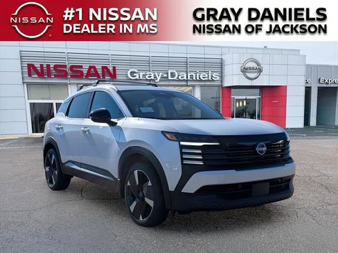 New 2026 Nissan Kicks SR w/ Cold Weather Package image 1