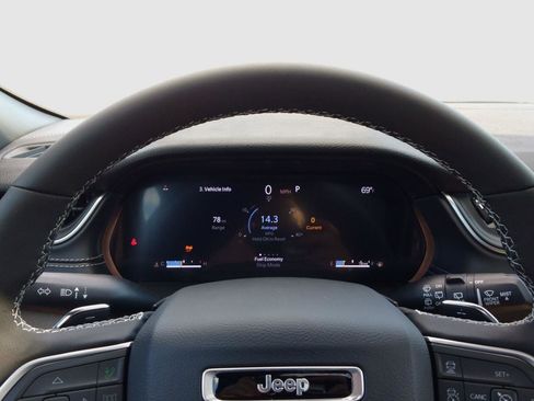 New 2025 Jeep Grand Cherokee L Laredo w/ Luxury Tech Group I image 17